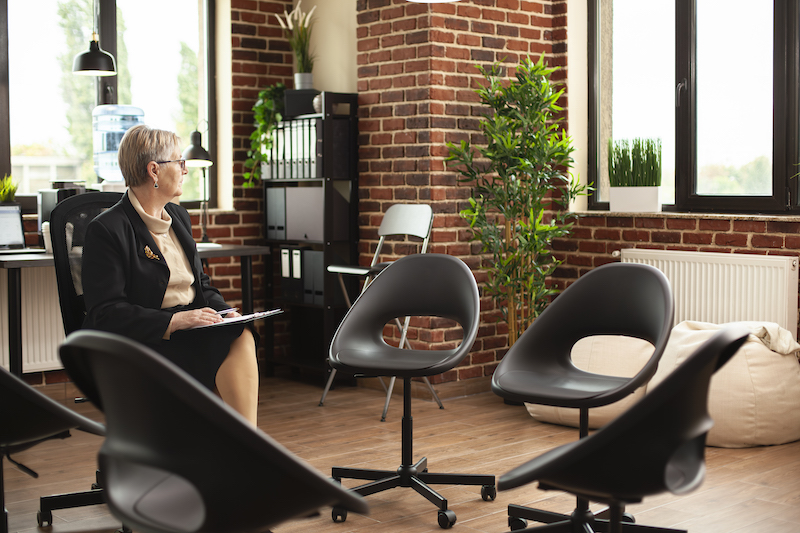 Ergonomija na delovnem mestu: Iskanje popolnega ergonomskega pisarniškega stola