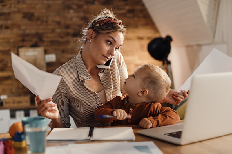 Izzivi starševstva: Kako ohraniti ravnotežje med kariero in družino