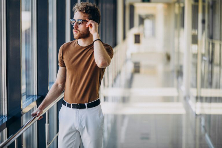 Fashion tips for men: Discover the key elements of a stylish men’s style