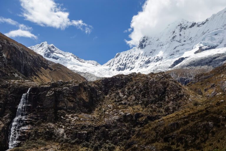 Pohodniški paradiž na vrhu sveta: Nepalska avantura v Himalaji