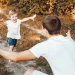 Vzgajanje otroka s spoštovanjem: Ohranjanje zdravih meja in komunikacija